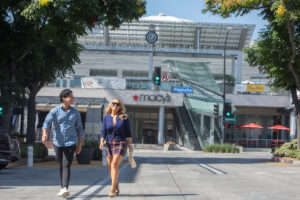 Couple walking down San Fernando Blvd in front of Burbank Town Center